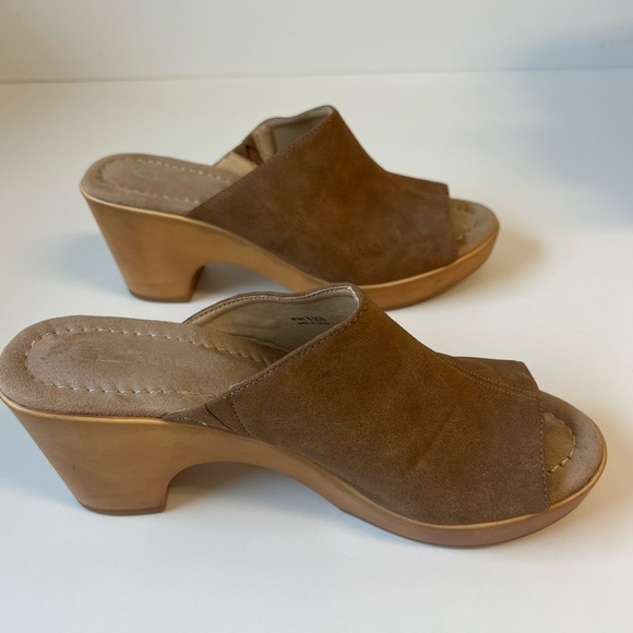 CL by Laundry Slip On Wedges. Excellent Condition. - Picture 1 of 7